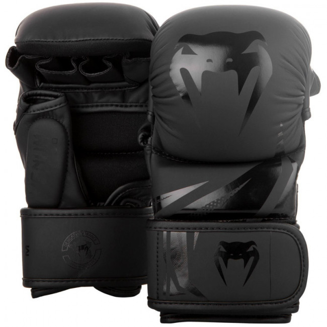 Тренировочные ММА перчатки Venum Challenger 3.0 чёрного цвета с чёрным логотипом