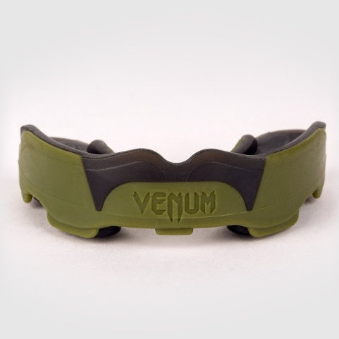 Капа для зубов Venum Predator цвета хаки снаружи и чёрного цвета внутри