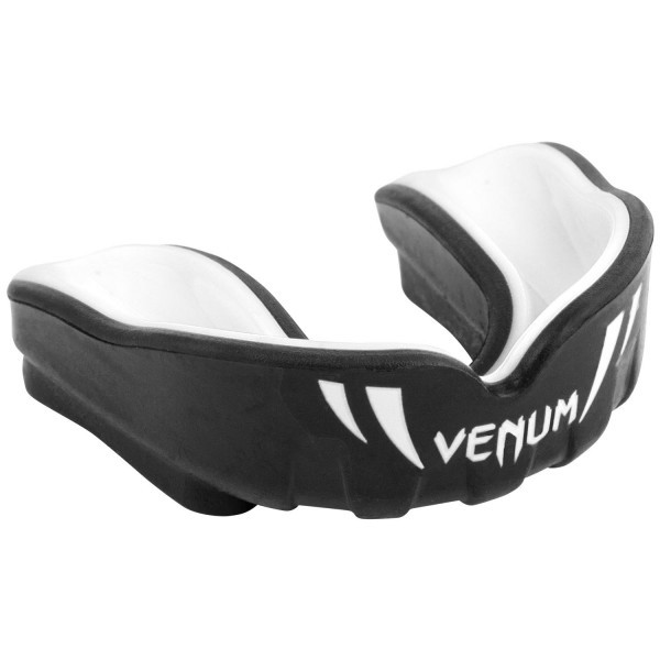 Детская боксёрская капа Venum Challenger чёрного/белого цвета