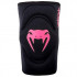Защита колена Venum Kontact Gel с розовым логотипом